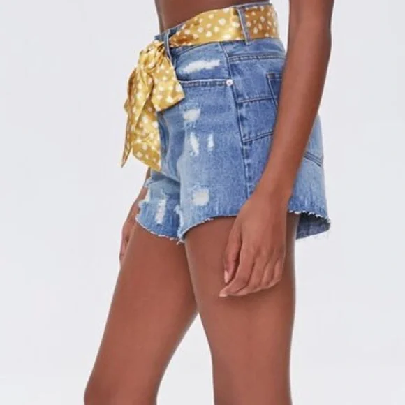 SPOTTED Belt Denim Shorts - Picture 2 of 5